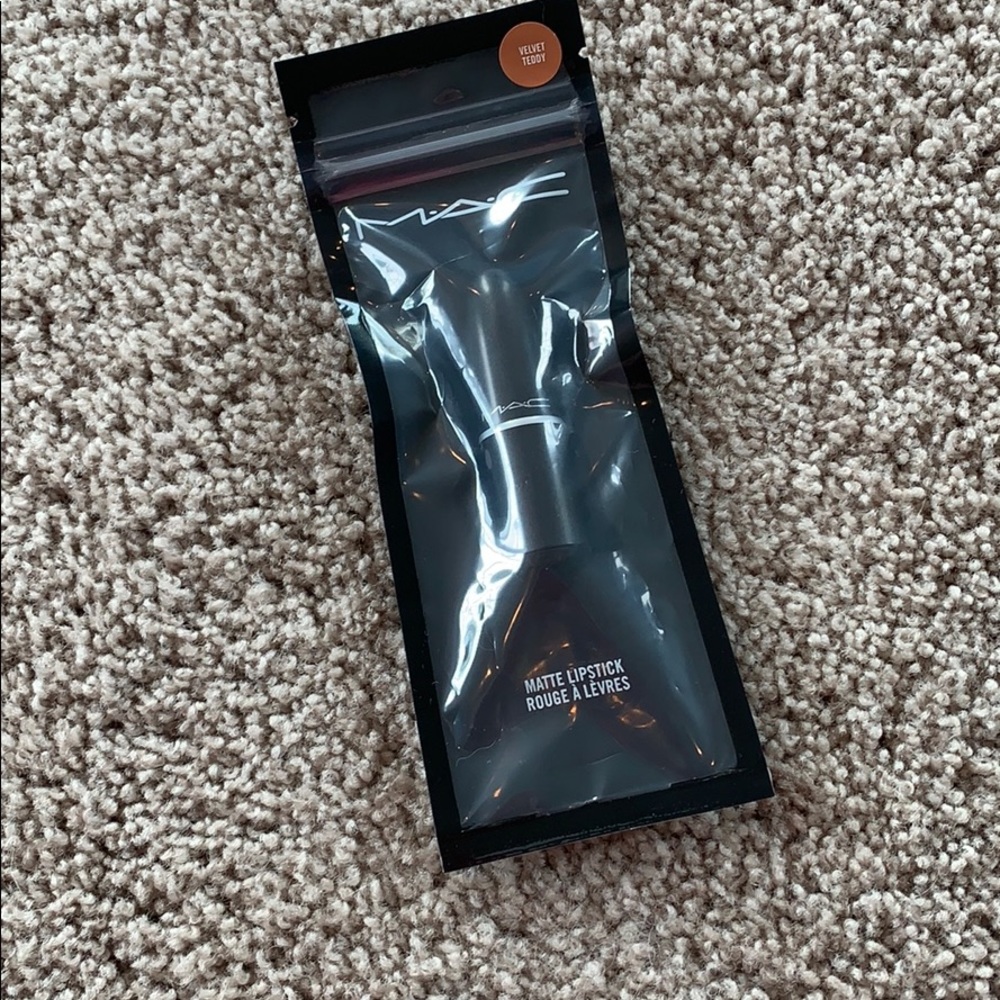 Mac lipstick-velvet teddy
